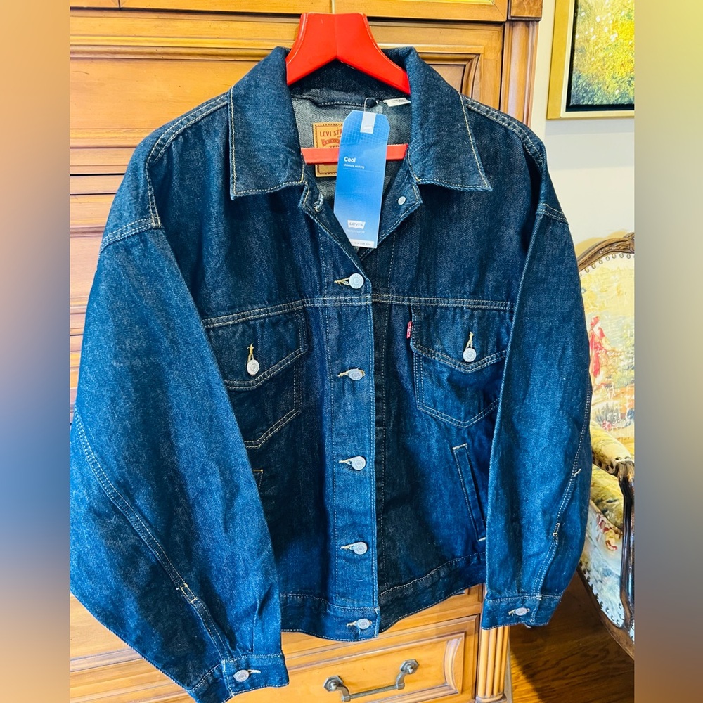 Levi’s Women’s Cool Blue denim Jean Trucker Jacket NWT